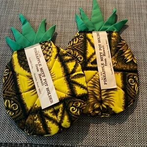 Vintage 1970’s Made in Hawaii Tiki Pineapple Potholders- New with tags